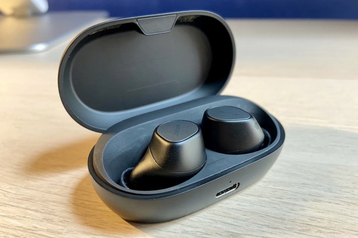Jabra Elite 7 Pro.